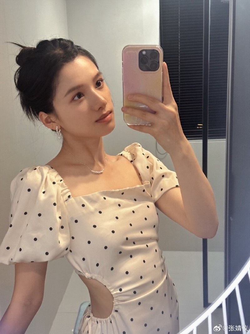 笑不活了！张婧仪喷防晒喷出杀虫剂气势 《野狗骨头》花絮太搞笑